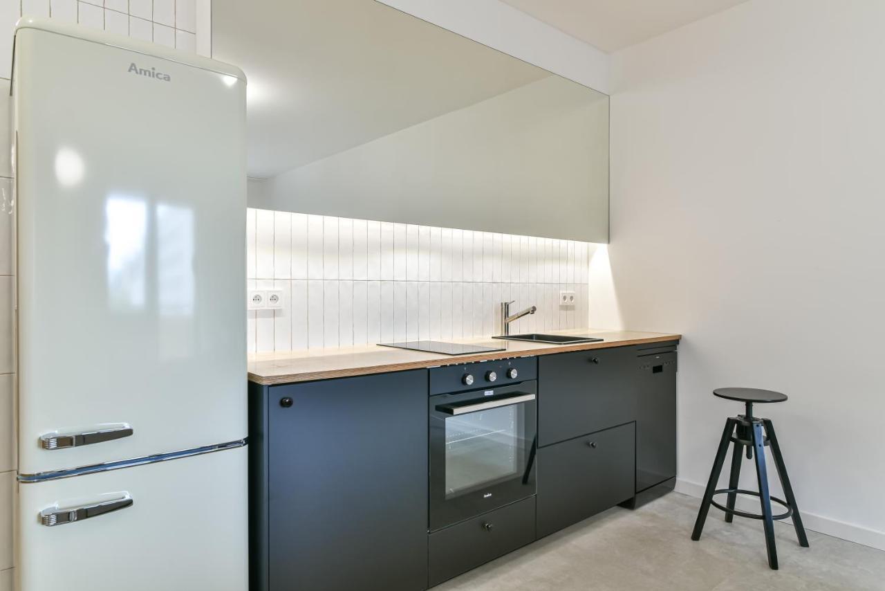 Modern Apartment *